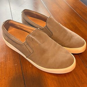 Vionic Womens Size 8.5 grey white flat slip on shoe